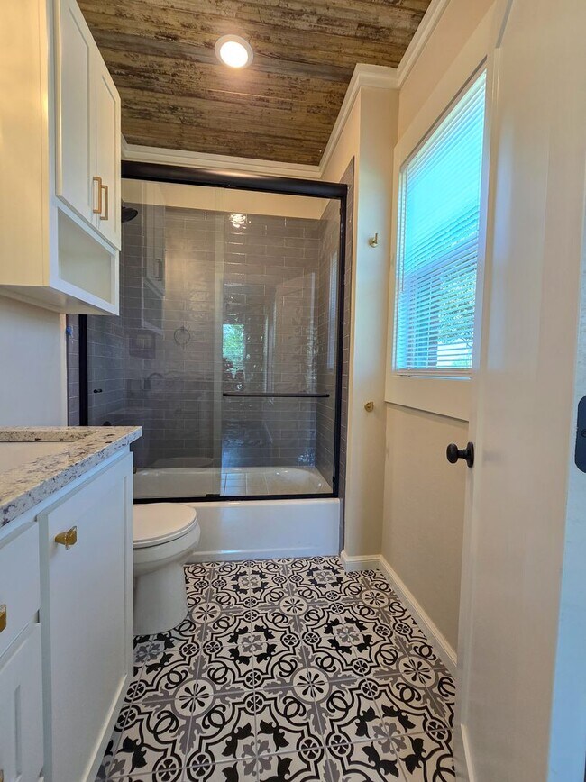 Building Photo - Cute 3 Bedroom Brick home in Shawnee