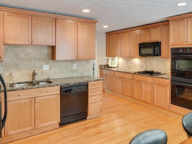 Building Photo - 5216 Willow Point Pkwy