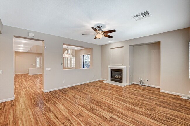 Building Photo - 10588 Isola Bella St