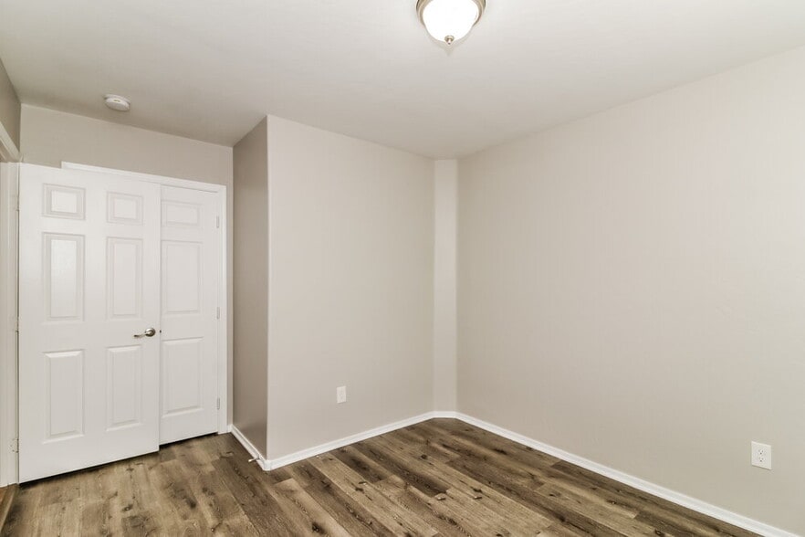 Building Photo - 2042 S 87th St