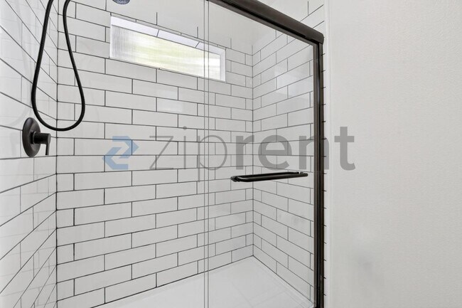 Building Photo - 1006 Tulane Dr