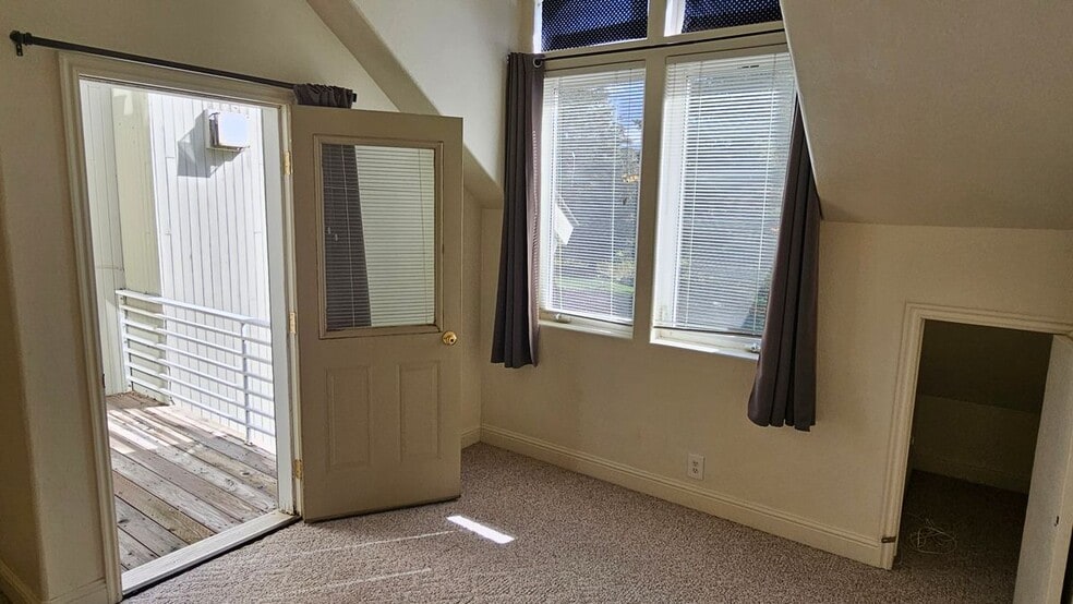 Building Photo - 910 Powder Valley Rd