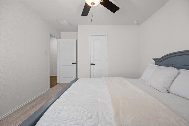 Building Photo - 325 Granary Dr