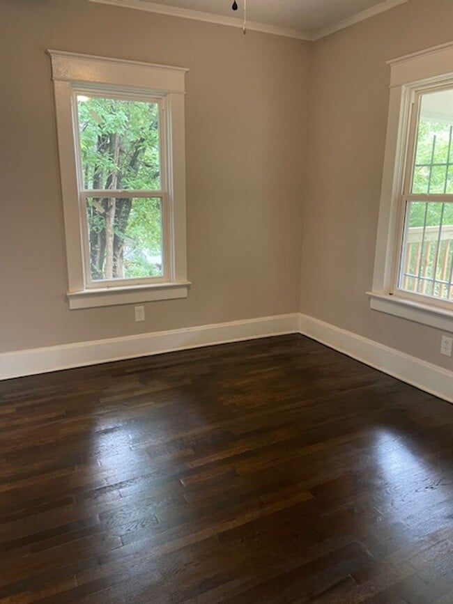 Building Photo - 2bd/1ba Bungalow Available Now!!