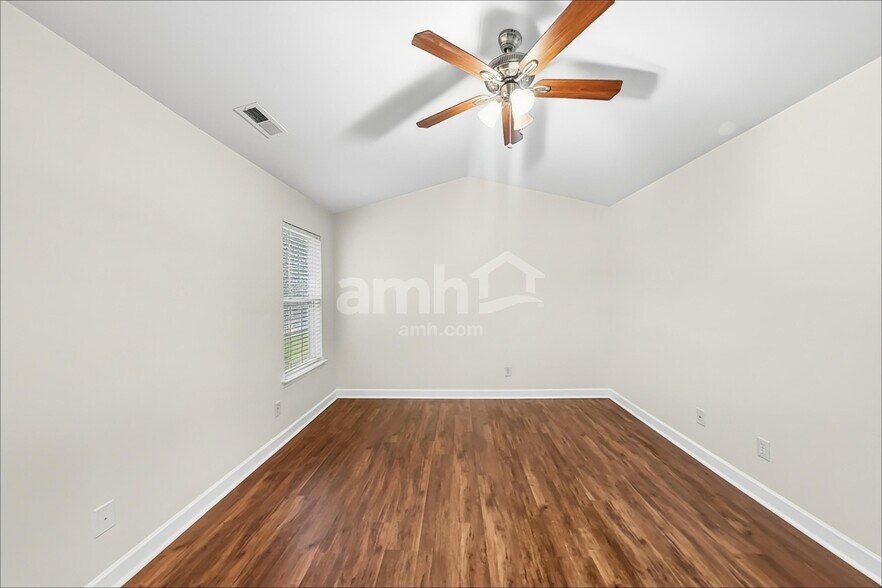 Building Photo - 241 Brook Glen Dr