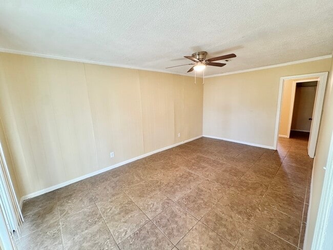 Building Photo - 5502 Santa Monica St