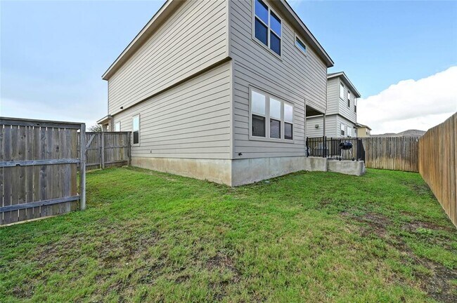 Building Photo - 100 Comet Dr