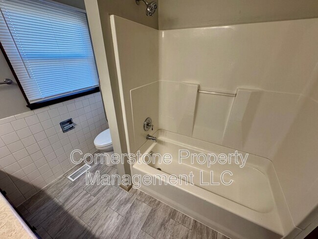 Building Photo - 202 W Bridge St