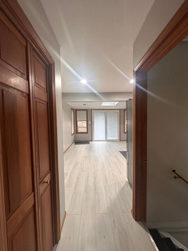 Building Photo - Welcome home- Large 3 Bedroom Home