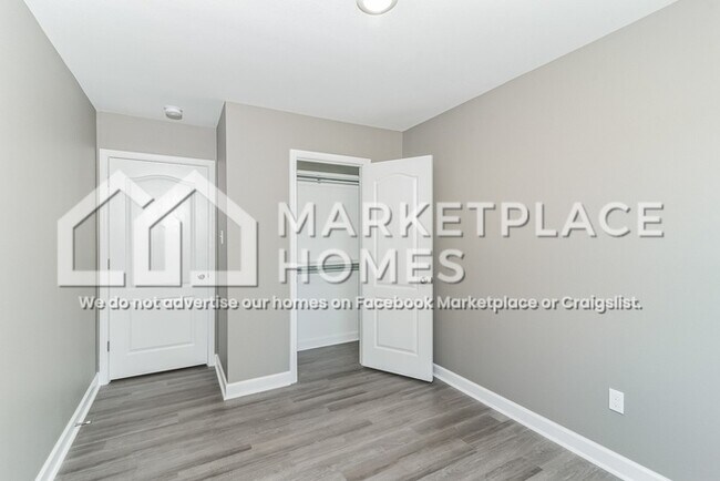 Building Photo - 904 W 23rd St