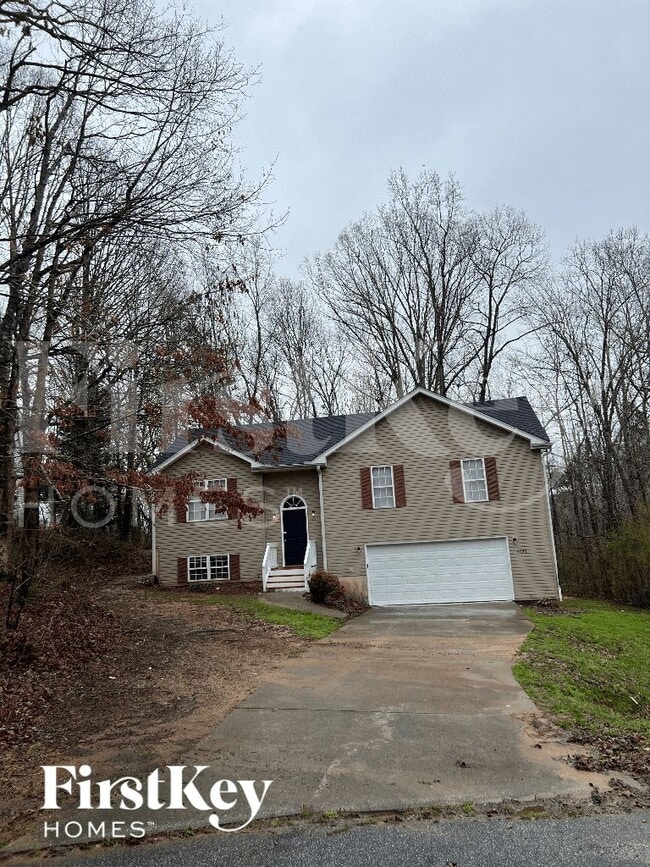 Building Photo - 5025 Loving Dr