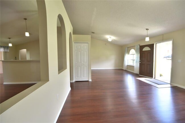 Building Photo - 1006 Fox Trail Ave