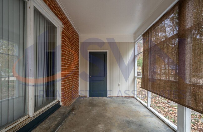 Building Photo - Refreshed 3 Bedroom / 2.5 Bath Ranch Style Home in Parkwood Neighborhood!