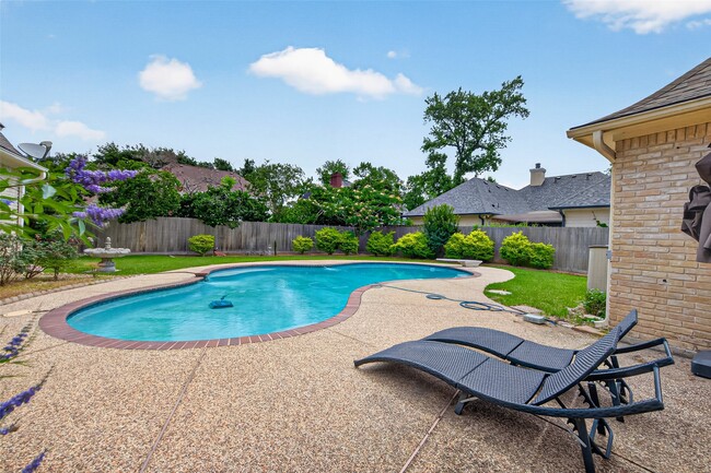 Building Photo - 15106 Dawnbrook Dr