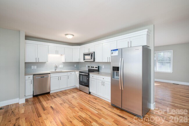 Building Photo - 412 Forest Dr