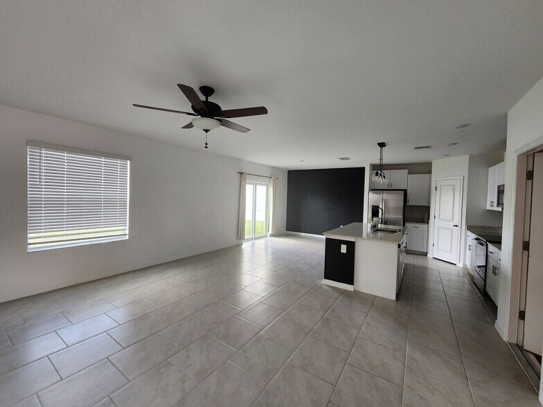 Building Photo - Beautiful New Construction Spacious Home in Savannah Lakes Community