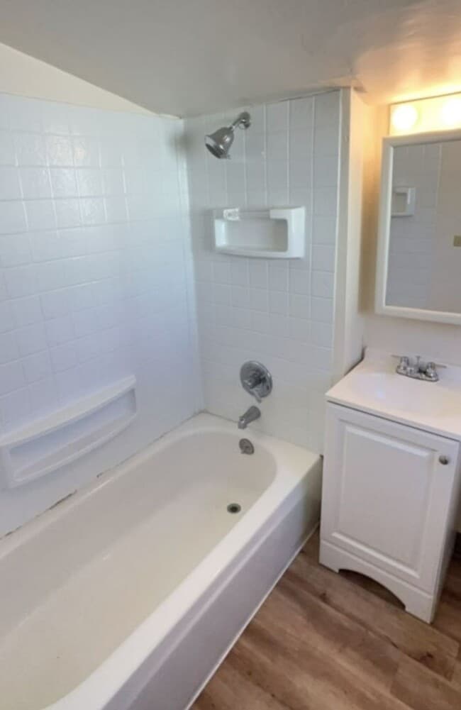 Building Photo - SMALL COTTAGE LIKE HOME IN DESIRABLE WEST ...