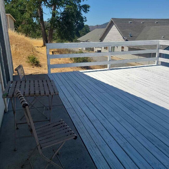 Building Photo - 6655 Jaquima Dr