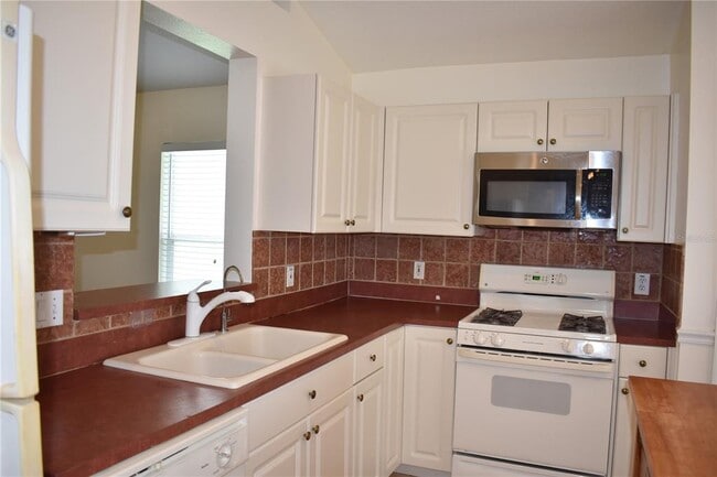 Building Photo - 2132 Brandon Park Cir