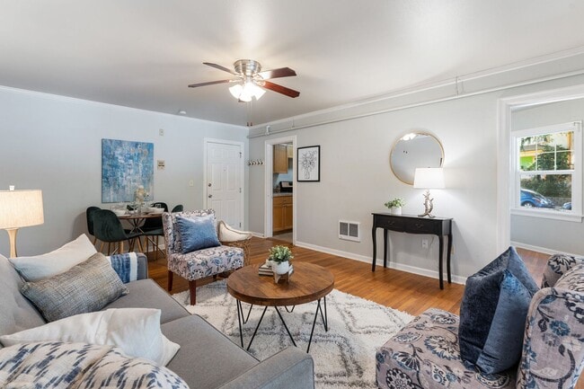 Building Photo - Bright 1 Bed condo in Kerns Neighborhood o...