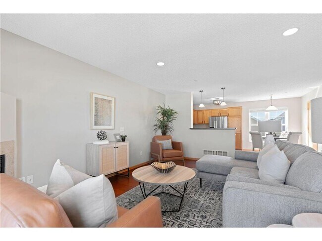 Building Photo - Sparkling Like-New 3 Bedroom Plus Office/L...