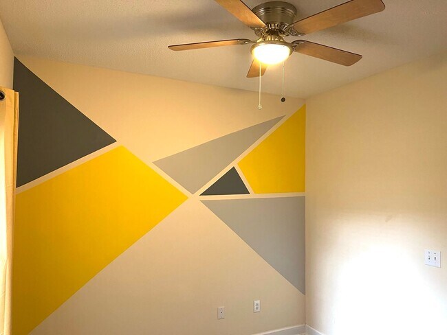 Building Photo - First Floor, 2 Bedroom, 2 Bath Condo with Screened Patio! Community Pool!