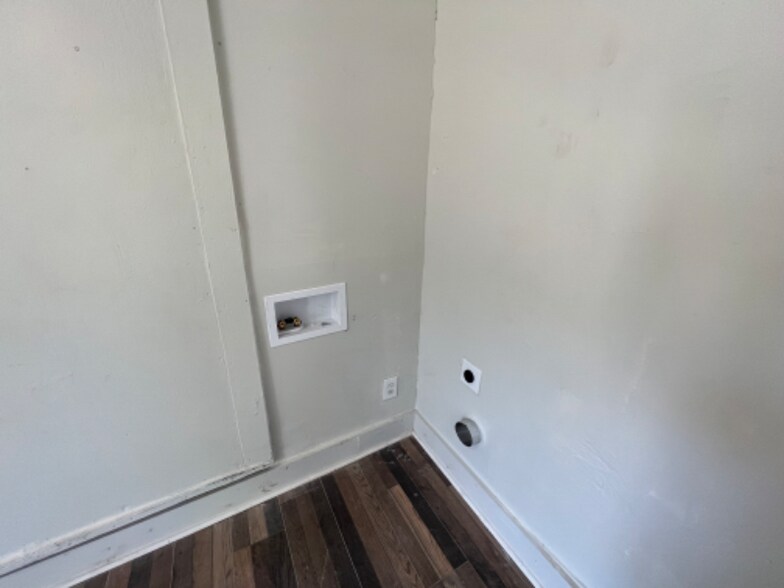 Building Photo - 521 W Ridgewood Ct