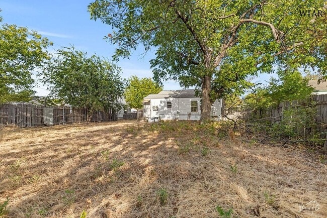 Building Photo - 1613 Hawes Ave