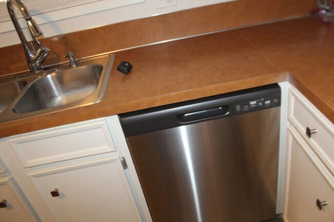 Building Photo - 5265 Golden Ct