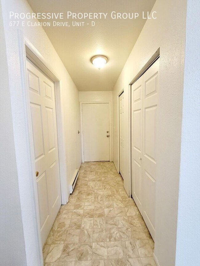 Building Photo - 677 E Clarion Dr