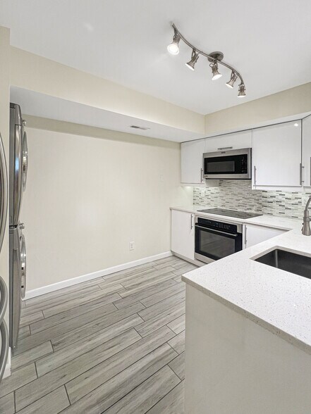 Building Photo - 1715 15th St NW