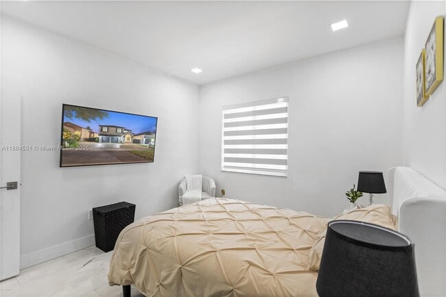 Building Photo - 8740 NW 153rd Terrace