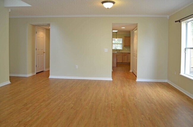 Building Photo - 87113 Kipling Dr