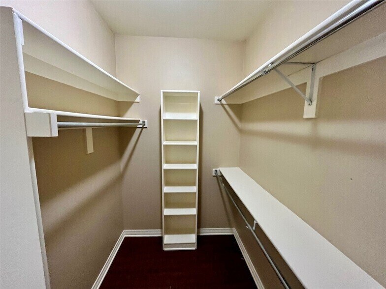 Building Photo - 701 Frame St