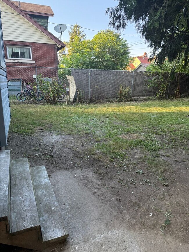 Building Photo - 12722 Birwood St