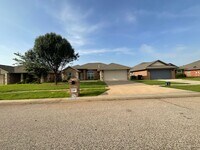 Building Photo - 4 bed, 2 bath, 2 car garage, 12-14 person ...