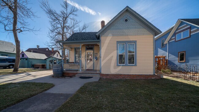 Building Photo - 1111 W Pikes Peak Ave