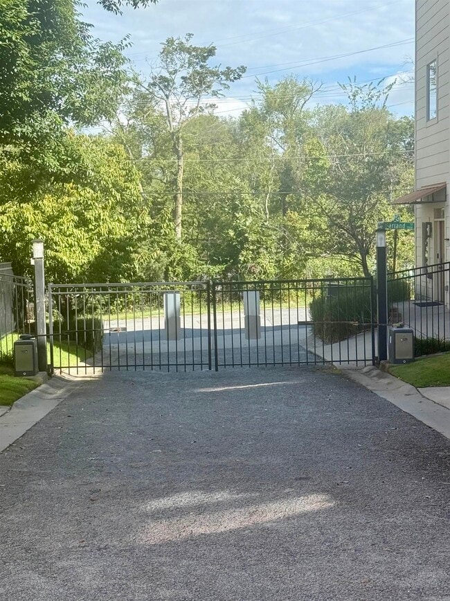 Building Photo - 110 Vertical Lofts Dr