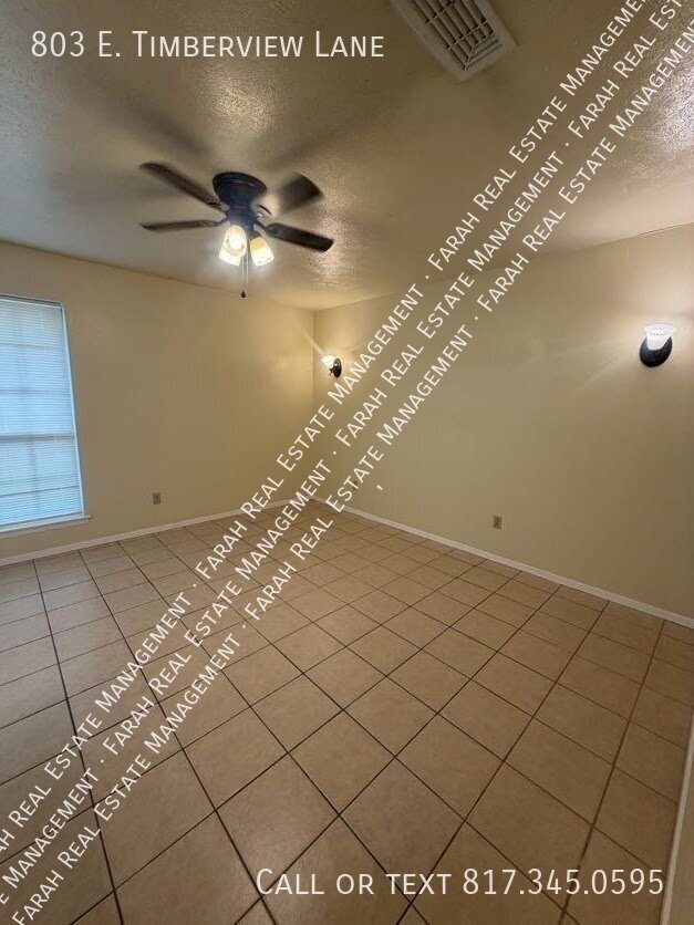 Building Photo - 803 E Timberview Ln