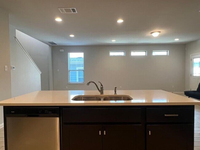 Building Photo - 124 Old Stage Coach Rd