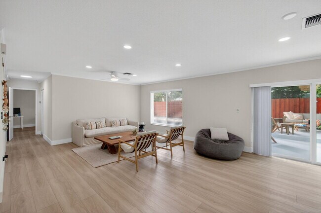 Building Photo - 802 Mallard Dr