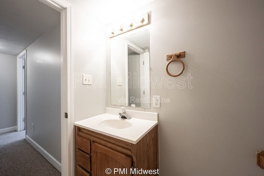 Building Photo - 395 E Main St