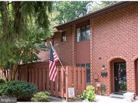 Building Photo - 802 Worthington Dr