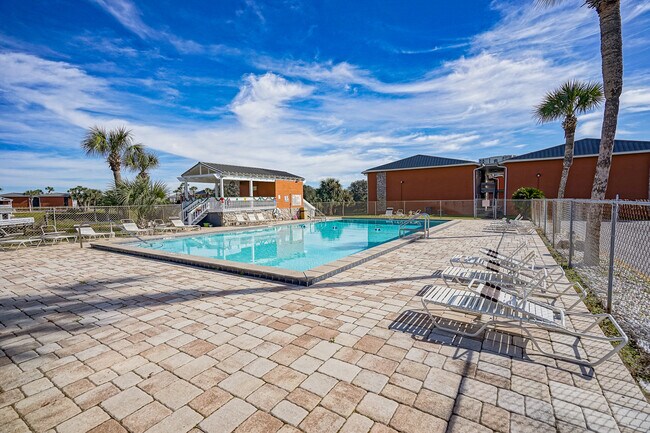 Building Photo - 4000 Gulf Terrace Dr