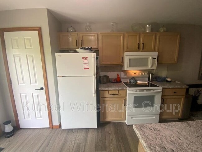 Building Photo - 111 Twin Oaks Dr