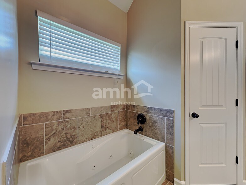 Building Photo - 4940 Grace View Ln