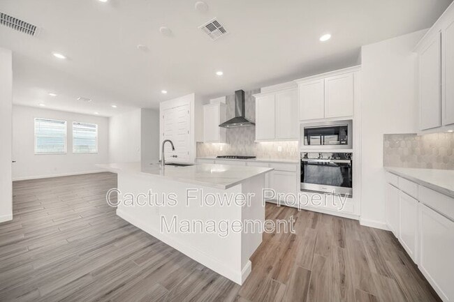 Building Photo - 6946 W Buckhorn Trail