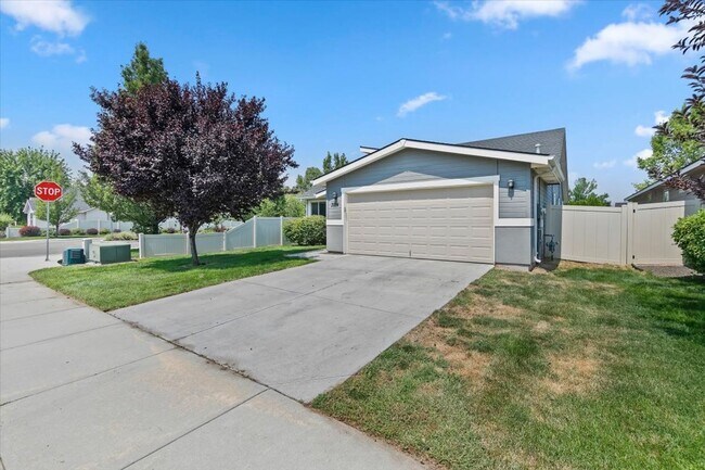 Building Photo - Charming 3-Bedroom Home with Fenced Yard in the Heart of Meridian