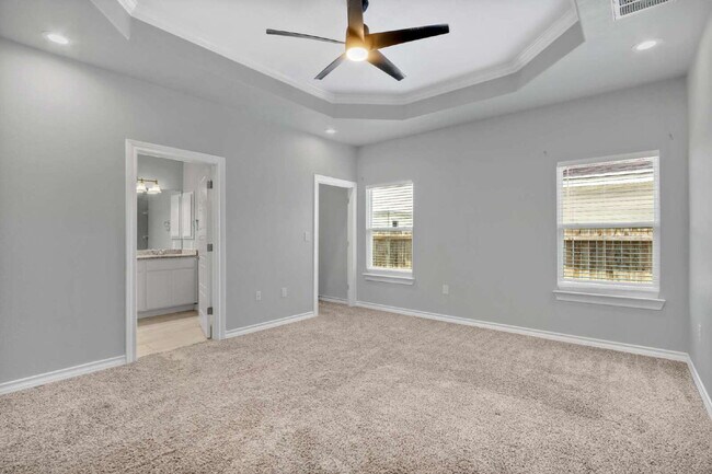 Building Photo - 5983 Midcrown Dr