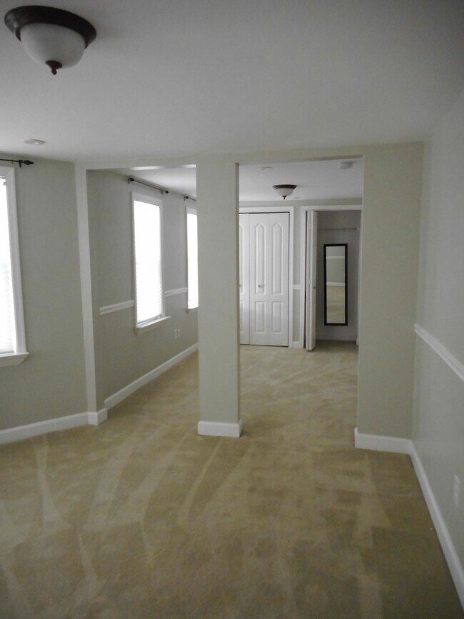 Building Photo - 608 Green St